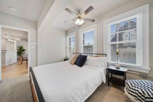 Downtown Luxury Apartment with King Bed