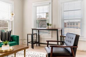 Chic Downtown Waco Apartment