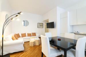 Charming San Babila Apt.