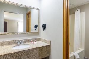 Queen Room with Two Queen Beds - Smoking room in Super 8 by Wyndham Kansas City Airport