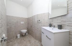 Stunning Apartment In Kastel Luksic