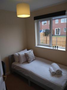 Sunningdale homely detached family,contractor 3 bed house with Parking