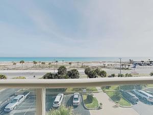 Sabine Yacht & Racquet #5E