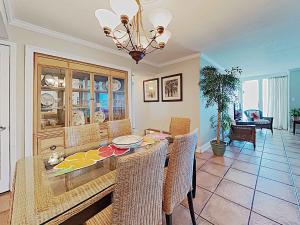 Sabine Yacht & Racquet #5E