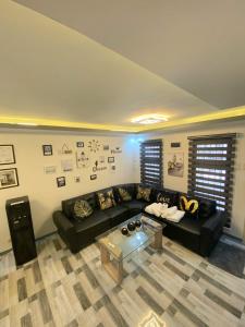 MAJESTIC 2 BR TOWNHOUSE - near AQUA PLANET & CLark Airport - TRP8