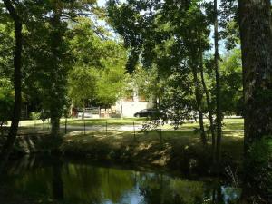 Villas corps de ferme dans belle propriete avec chiens et chevaux : photos des chambres