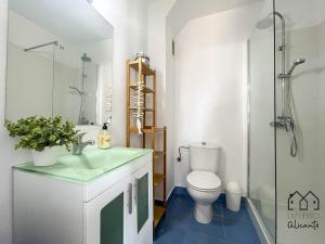 Maravillosas vistas a la bonita playa de Campello.