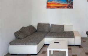 Stunning Apartment In Vir With Wifi And 2 Bedrooms