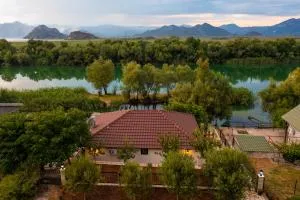 Luxury House Lotos - Golubovci