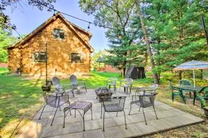 Pet-Friendly Warrens Cabin with Fire Pit! - بلاك ريفير فولز