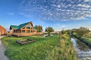 Stunning Driggs Retreat with Private Hot Tub and Pond! - 蒂托尼亚