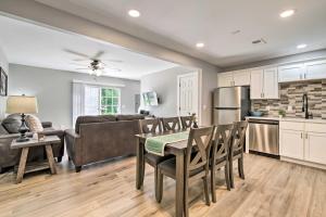 Airy Townhome Close to Kayaking and Boating!