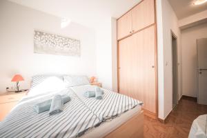 Apartments and rooms by the sea Vrsi - Mulo, Zadar - 5848