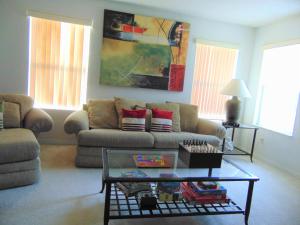 279 square meter luxury waterfront home, private pool 15 minutes from Disney!