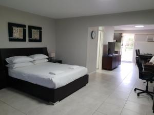 Studio 4 - ground floor Fremantle apartment