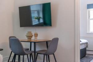 Two Bed - Tower Bridge - London City by Prime London Stays M-2