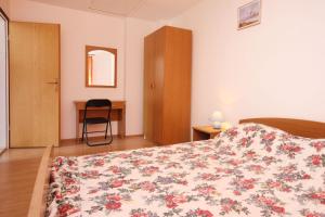 Apartments with parking space Trpanj, Peljesac - 10083