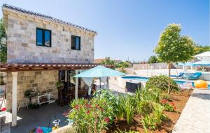 Beautiful Home In Cilipi With 4 Bedrooms, Wifi And Outdoor Swimming Pool