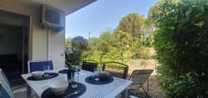 Appartements Le Baou Beni - Piscine, Climatisation & Parking : photos des chambres