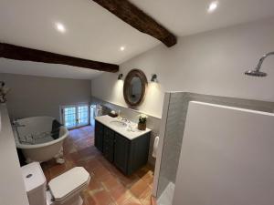 Maisons de vacances Pretty Historical Village House : photos des chambres