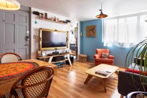 Unique & Comfy with AC near Mercado Medellin