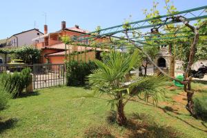 MILAN A4, 50 m from the beach