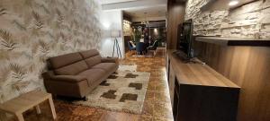 Jull complete house with 8 bedrooms and 6 bathroom