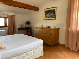 FERME DU MOULIN ROUX- 2 superbes appartements- 2cbres chacun- classe 3 etoiles, climatises : photos des chambres