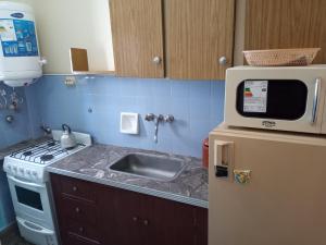 Departamento 1 ambiente 3 personas a metros del mar