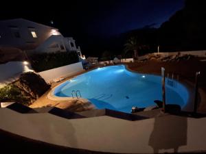 FLAT Surrounded by Nature WIFI & Pool & beach Nearby