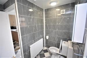 Cheerful 3 Bedroom Home in Greater London