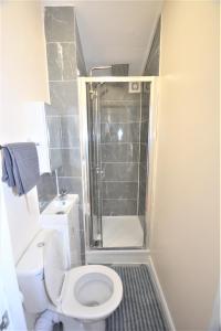 Cheerful 3 Bedroom Home in Greater London