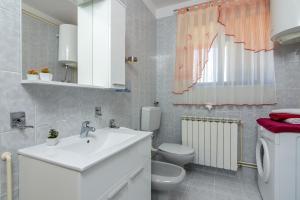 Family-friendly apartments with swimming pool Cepic, Central Istria - Sredisnja Istra - 11636