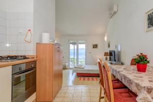 Seaside holiday house Mimice, Omis - 11644