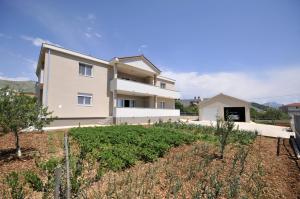 Apartments with a parking space Plano, Trogir - 11649