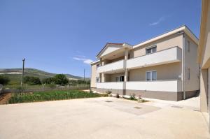 Apartments with a parking space Plano, Trogir - 11649