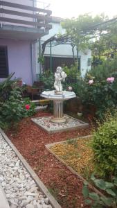 Apartments with a parking space Stinjan, Pula - 11633