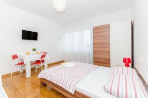 Apartments by the sea Podstrana, Split - 11627