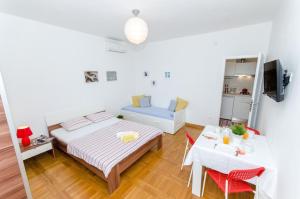 Apartments by the sea Podstrana, Split - 11627