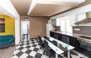 2 Bedroom Awesome Apartment In Marina