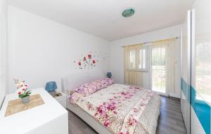 2 Bedroom Awesome Apartment In Marina