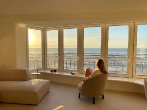 Zeedijk Oostduinkerke frontaal zeezicht - volledig gerenoveerd 2022! - Oostduinkerke-Bad