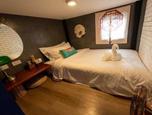 Lynlan Hostel & Cafe