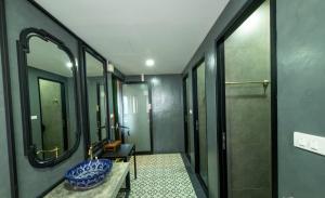 Lynlan Hostel & Cafe