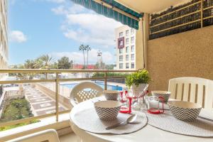 Apartamento con piscina a 250m de la playa