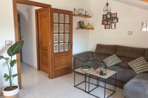 Casa con jardín y gran terraza con vistas al mar