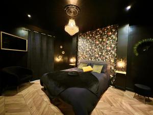 B&B / Chambres d'hotes Love Room Secrete Les Petits Plaisirs : photos des chambres