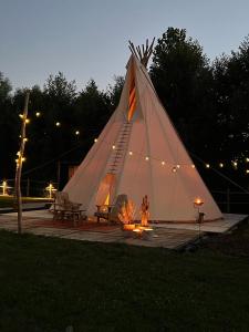 Comfort Tipi Marie, Tipi Bo Deluxe & tent Nicolaï - Glamping in stijl