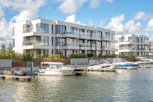 Sol Marina - Pool, SPA, Wellness, Riverview & Parking by Downtown Apartments