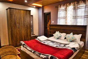 Traditional Hotel & Restaurant !! Kurseong !! Best Hotel in Kurseong